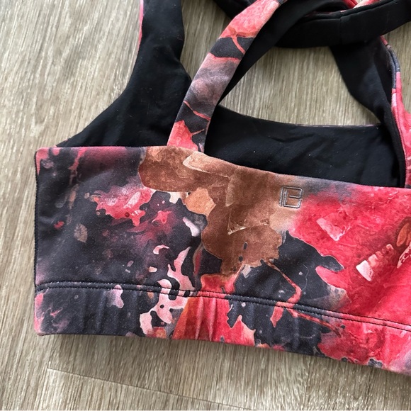 ❗️5/$20❗️Body Language Patterned Twist Strap Sports Bra - Picture 2 of 7